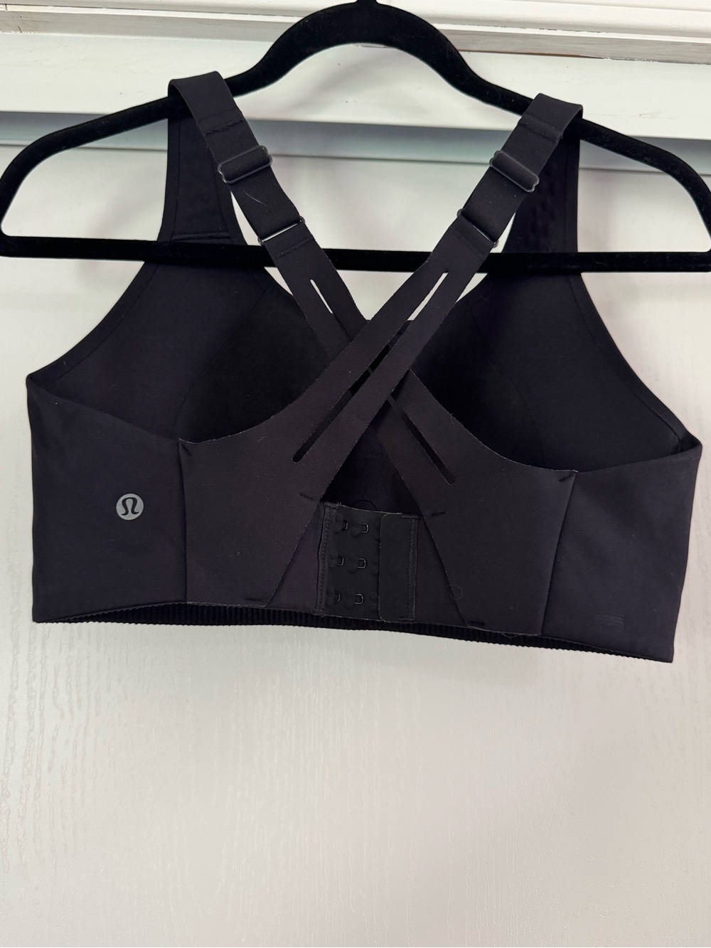 Lululemon Air Support Bra / Size 34DD - Picture 2 of 3
